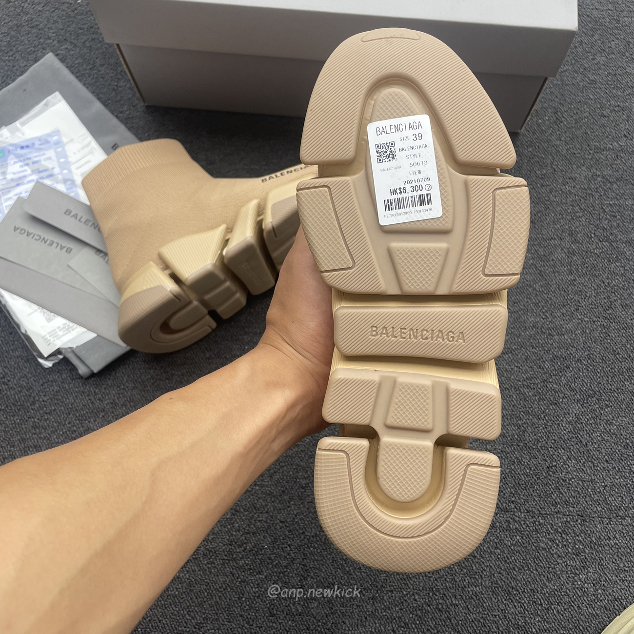 Balenciaga Speed 2.0 Beige Knit Sole Sock Sneakers (4) - newkick.vip